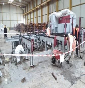 Zone de machines industrielles avant décontamination