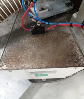 Surface d'une machine affectée par l'humidité