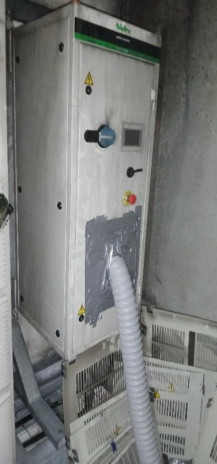 Armoire électrique pendant le traitement stop corrosion, troisième vue