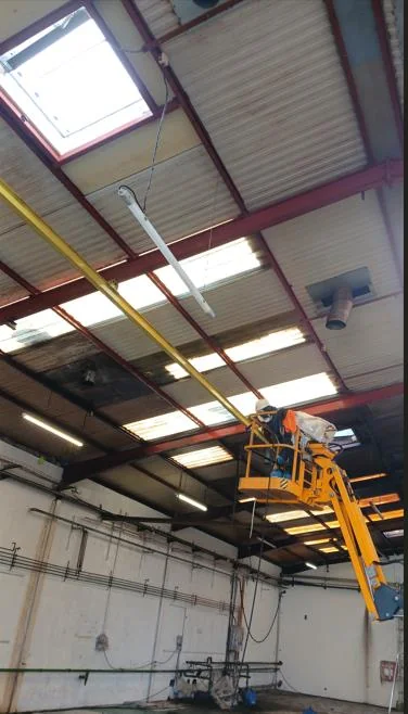 Décontamination de la toiture de l'entrepôt
