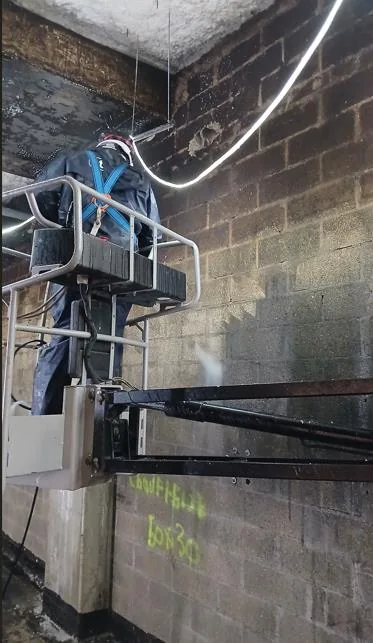 Équipement utilisé pendant la décontamination du local
