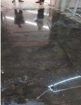 Parking en sous-sol inondé avant intervention